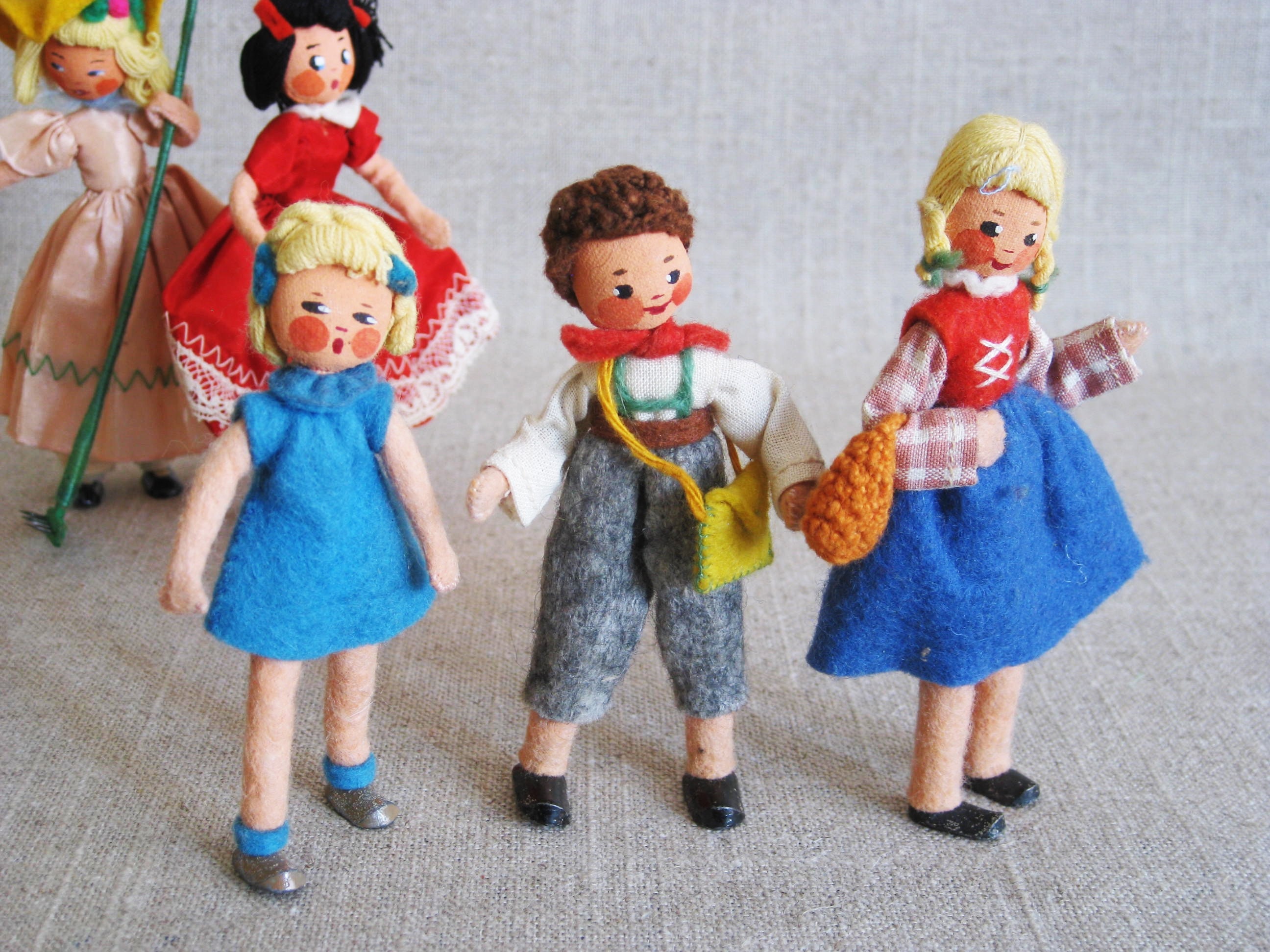 Vintage Storybook Dolls, Dollhouse Family, Children, Folk Art Toy, Felt Hand Sewn, Traditional