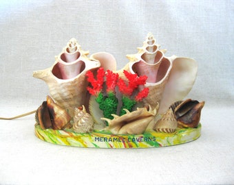 Tropical Sea Shell Lamp, Souvenir Vintage Mid-Century Kitsch, Beach House Décor
