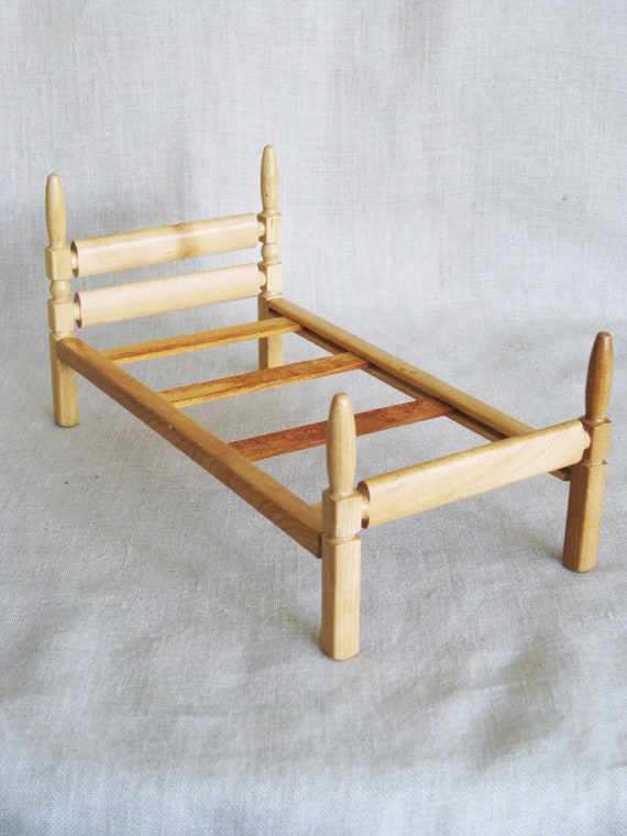 Vintage Strombecker Twin Size Bed Doll House Furniture Miniatures Bedroom Blonde Wood Mid Century Moline Illinois