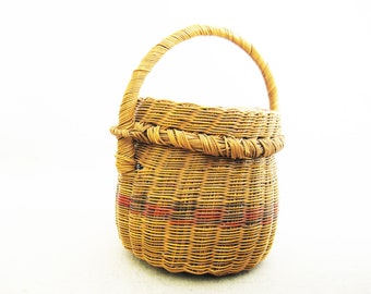 Primitive Sewing Basket, Lidded Craft Storage and Organization, Vintage Rustic Cabin Décor