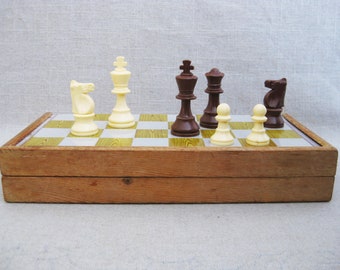 Vintage Chess Set Litho Print Tin Game Board Backgammon Game Set Mid-Century Toys Storage Box