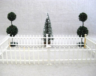 Miniature Dollhouse White Picket Fence, Doll Size Vintage Christmas Village and Doll Décor