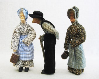 Vintage Folk Art Dolls Wooden Granny and Grandpa Figure Carvings Rustic Cabin and Farm Decor
