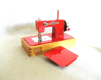 Vintage Toy Sewing Machine Sew Master, Kayanee Hand Crank Miniature in Original Box