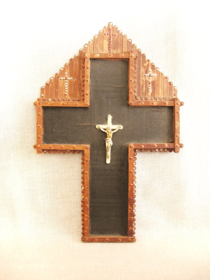 Vintage Religious Folk Art Crucifix Jesus on Cross Popsicle Stick Primitive Tramp Art Home Altar Decor immagine 1