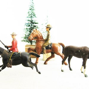 Miniature Metal Horse Figurines, Antique Toys Equestrian Décor Farm and Cabin
