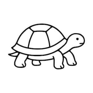 Könnte beinhalten: Eine einfache schwarz-weiße Strichzeichnung einer Schildkröte im Profil. Die Illustration zeigt einen abgerundeten Panzer mit segmentierten Mustern, einen kleinen Kopf mit einem Punkt als Auge und vier kurze Beine. Das Design verwendet klare, kräftige Linien.