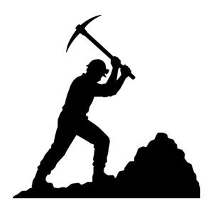 Peut inclure: Une silhouette graphique noire représentant un travailleur portant un casque de chantier et levant une pioche au-dessus de sa tête. La figure est en position debout, les pieds écartés, frappant un tas de rochers situé sur la droite.