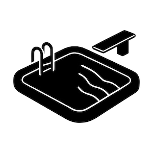 Op de afbeelding: Een zwart-wit grafisch icoon van een vierkant zwembad. Het zwembad is voorzien van een trap met twee gebogen treden aan één zijde en een rechthoekige duikplank die boven het wateroppervlak uitsteekt, weergegeven met drie golvende lijnen.