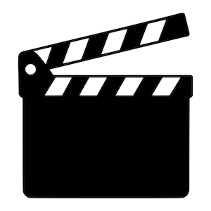 Puede incluir: Un icono de claqueta de cine en blanco y negro con una base rectangular negra sólida y un brazo superior articulado con rayas diagonales alternas en blanco y negro. El diseño es limpio, de alto contraste y representa una claqueta estándar.