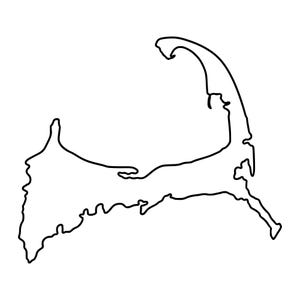 Puede incluir: Un dibujo de línea negra que representa el contorno geográfico de Cape Cod, Massachusetts. La ilustración presenta un trazo negro fino y continuo que recorre la distintiva península en forma de gancho, incluyendo la costa y las bahías.