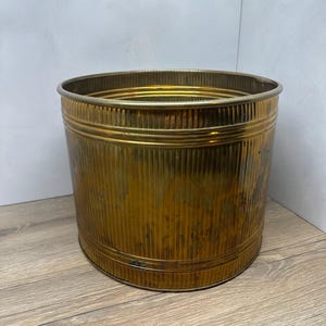 Vintage Large Solid Brass Planter Cachepot Vertical Ribbed Detail 11.25x8.75" Brass Pot Plant Holder Home Decor Jardiniere Retro Accent