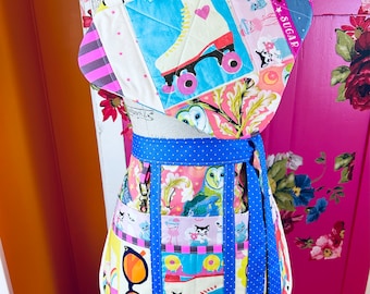 Have Fun with this Pockets Apron and Matching Zipper Pouch, Colorful and Unique!