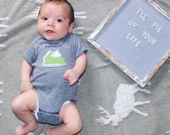 Key lime "SWEETIE PIE" Onesie®, Baby Key West Florida pie bodysuit, cutie pie baby onesie, Florida baby onesie, handsewn pie baby onesie