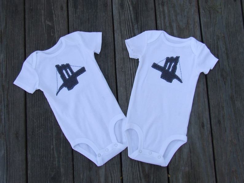 Great Shower gift for TWINS or siblings Brooklyn Bridge TWIN baby bodysuit Set