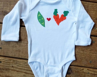 Kies een "Paar" Onesie® babybody, Mac houdt van kaas, Pindakaas houdt van gelei, Bacon houdt van eieren en meer, Maak uw keuze, AANGEPASTE paren