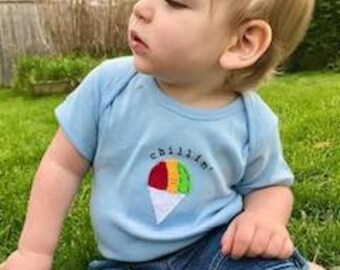 grappige baby Onesie® bodysuit "Chillin" sneeuwkegel schattige baby uit één stuk, leuk en uniek kraamcadeau