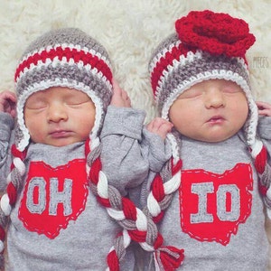 Graue "OH-IO" Onesies®, Set mit 2 Bodysuits für Zwillinge (oder verschiedene Größen für Geschwister), Ohio Zwillingsgeschenk, * Hüte sind NICHT enthalten