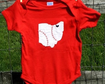 Cleveland Indians/Guardians, Tribe Love, State of Ohio Onesie®/bodysuit met HONKBAL steken en hart op cleveland, nieuw vaderdagcadeau