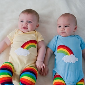 Rainbow Cloud TWIN bebé Onesies bebé Bodysuit Set, Gran regalo de ducha para gemelos o hermanos, gemelos bebé Onesies®, Rainbow bebé Onesies®®
