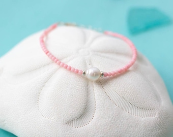 Rosa Koralle und Perlenarmband