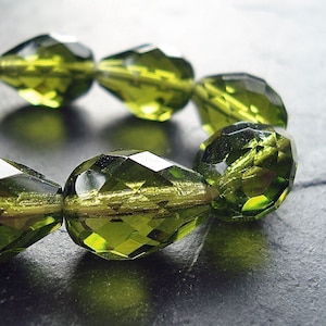 Böhmische Glasperlen 16 x 12mm Olive Grün Facettierte Tropfen - 4 Stück