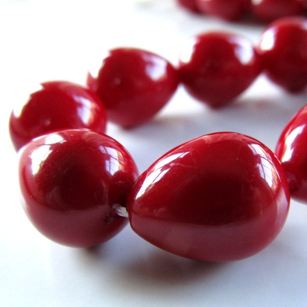Shell Pearl Beads 15 X 11mm Lustrous Wine Red Shell Pearl Smooth Teardrops  - 6 Pieces
