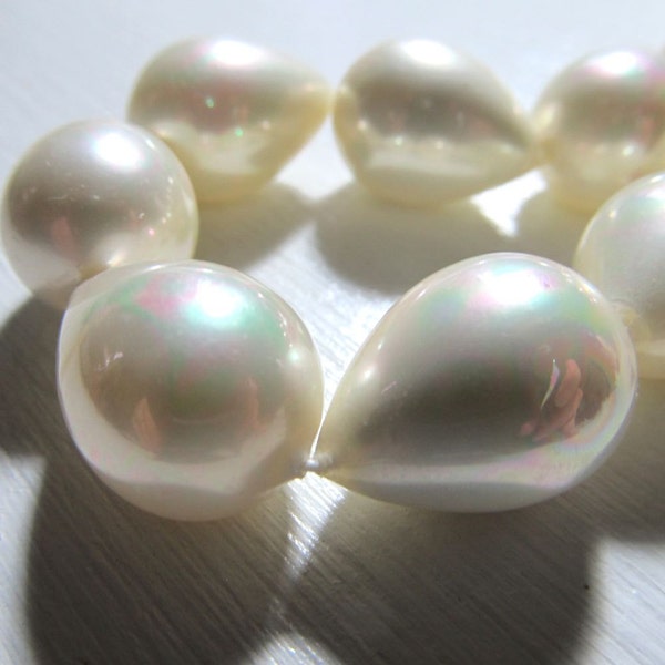 Shell Pearl Beads 19 X 14mm Lustrous Cream Off White Shell Pearl Smooth Teardrops  - 4 Pieces