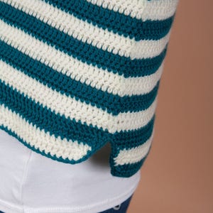 close up of crochet top bottom split hem detail