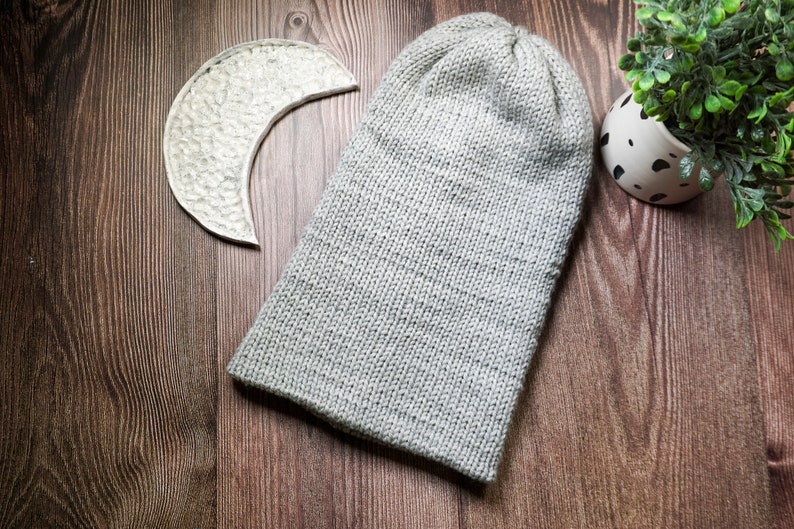 grey knit hat