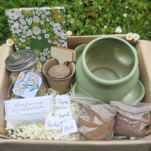 Kit di Giardinaggio, Kit Coltivazione Fiori e Erbe Aromatiche, Regalo Per Amanti del Giardinaggio, Set Giardinaggio Fai Da Te