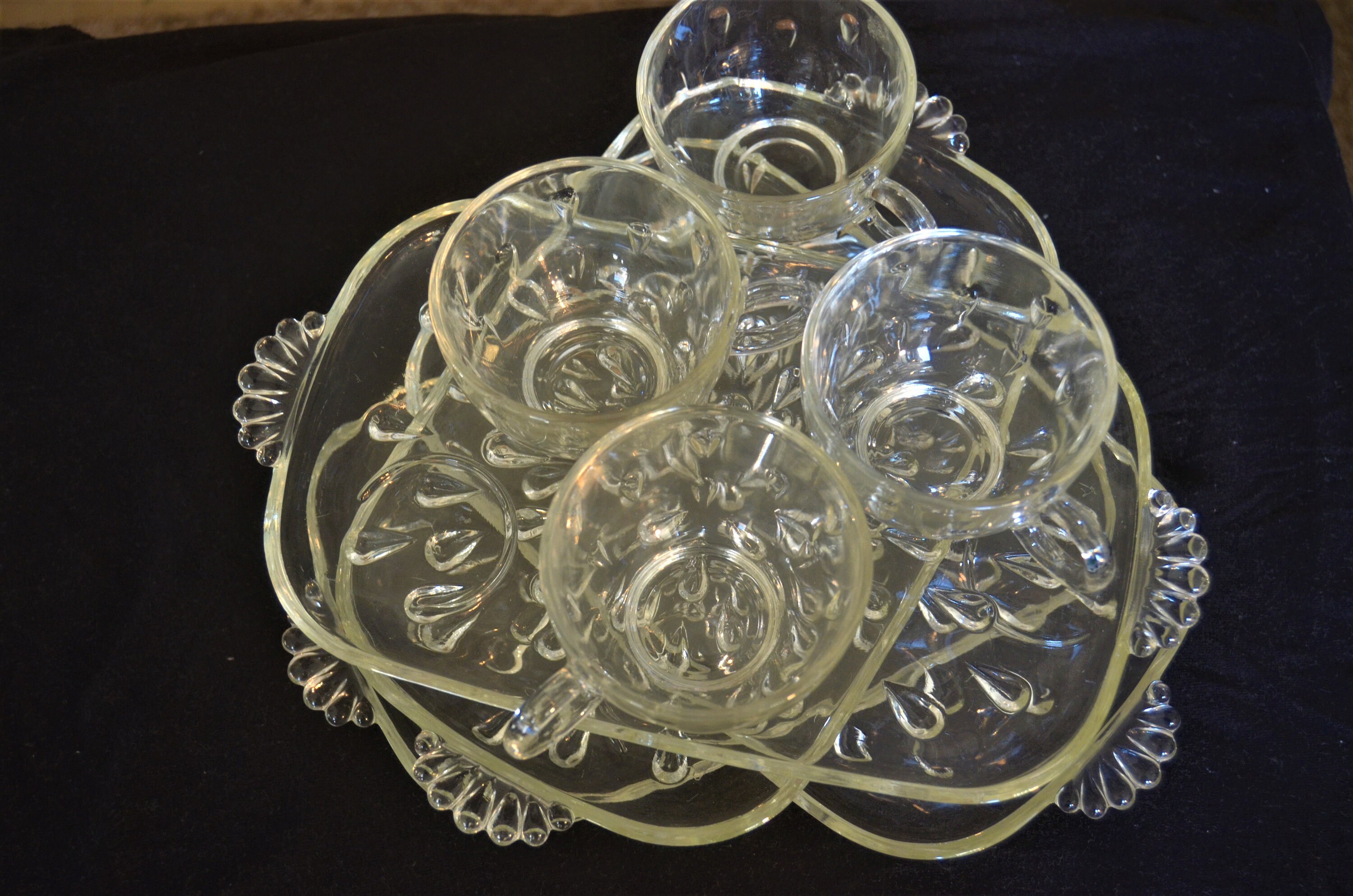 Vintage Hazel Atlas Teardrop Glass Snack Plates – Set of 4 (1940s