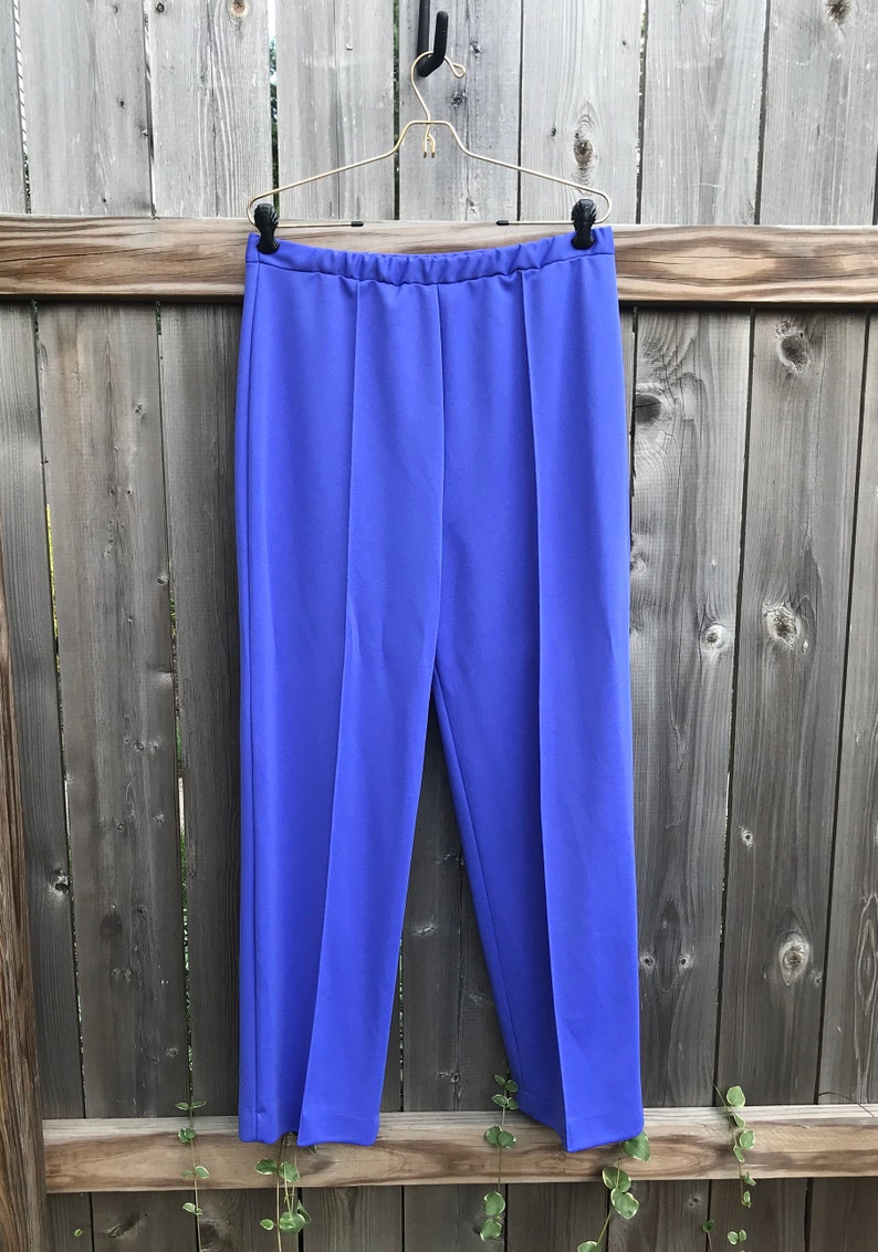 This is a pair of  Vera Neumann blue pleated pants produced by Gertrude Davenport Inc.  The tag reads 16 but measures about 42.5 inches long from waist band to hem, inseam to hem about 29.5 inches long, waist band to inseam about 14.5 inches long,