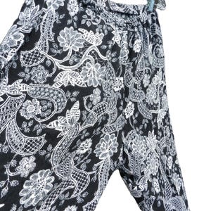 Vintage Kathie Lee Black & White Paisley Print Pants (1990s)
