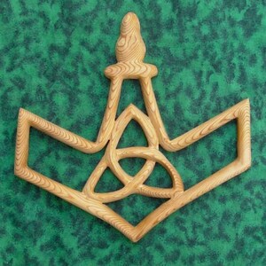 Thor’s Hammer Mjollner Celtic Trinity Knot Symbol Thunder God Mjölner Norse Paganism Ásatrú Faith wall art Viking War Hammer Home Decor