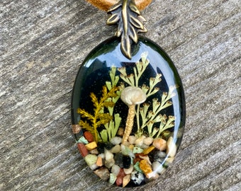 Handmade real mushroom and flowers resin necklace. Keikosbeadbox