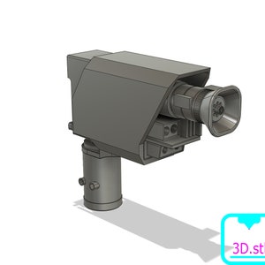 Puede incluir: Un modelo 3D impreso en gris de una cámara con una lente y un cuerpo rectangular. La cámara está montada en una base cilíndrica.