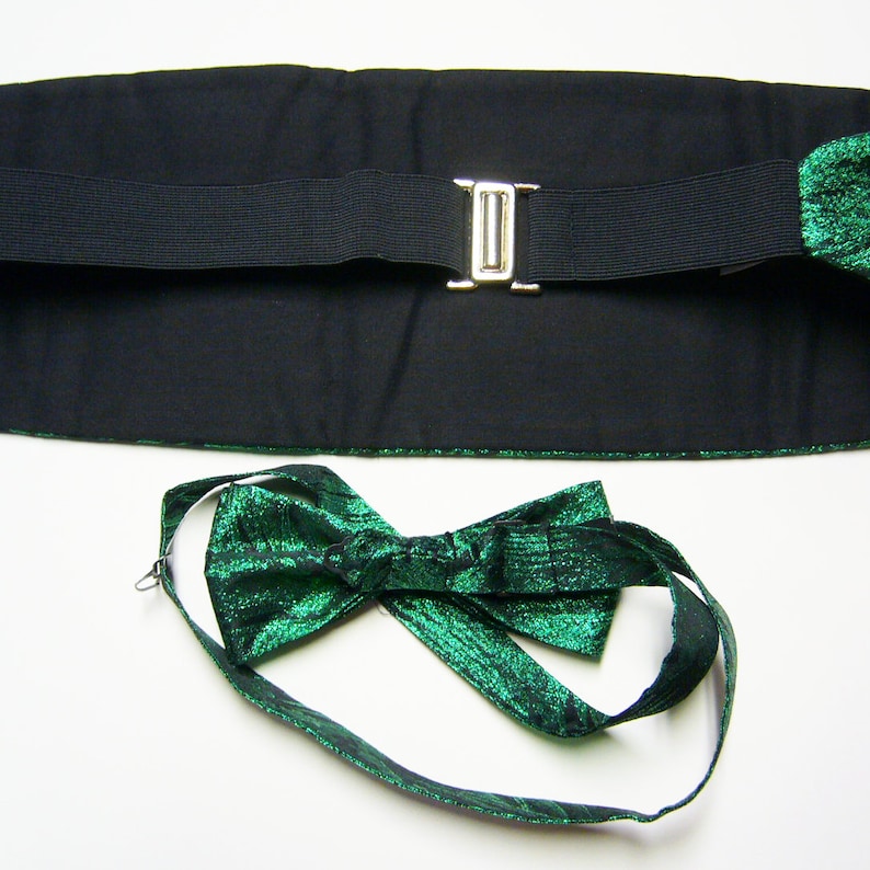 Vintage Metallic Green Cummerbund /& Matching Bow Tie Set Abstract Jungle Pattern Adjustable