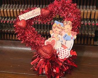 Kitsch Valentine's Day Tiered Tray Decor, Retro Couple Assemblage
