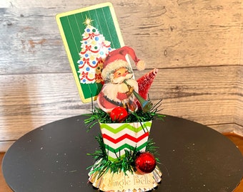 Vintage Santa Christmas Decor: Kitschy Tier Tray Decoration