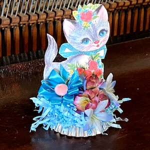 Decoración de gato estilo shabby chic: acento floral vintage