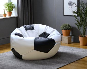 ハンドメイドレザーのフットボールビーンバッグカバー：素朴な男の隠れ家インテリア