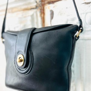 vintage Sac à bandoulière Coach 25 Sac à bandoulière dôme en cuir noir