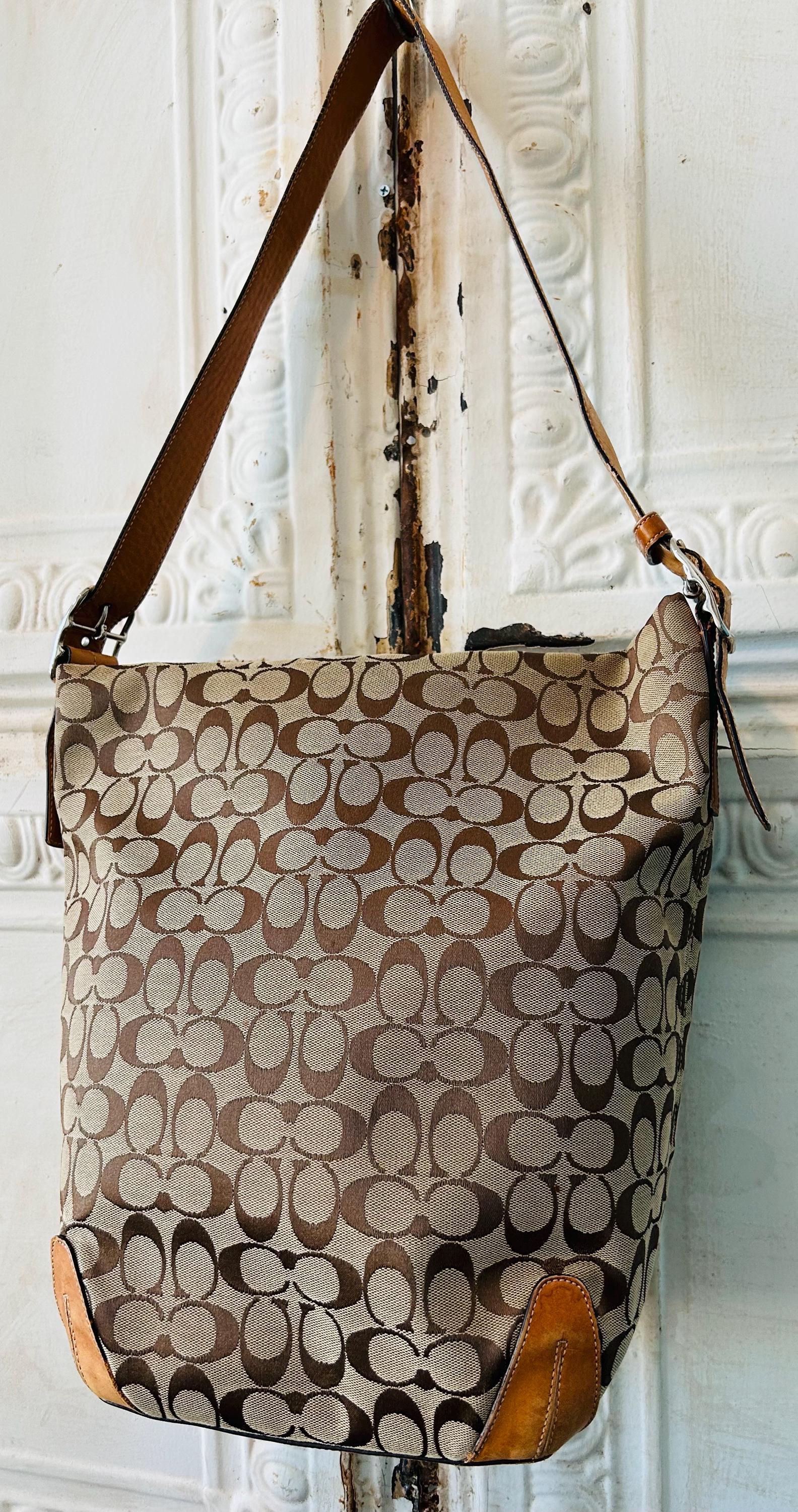 バッグ COACH Signature Shoulder Bag Brown Lea Vintage Coach 6083 Brown Signature and Leather Bucket Zip Shoulder