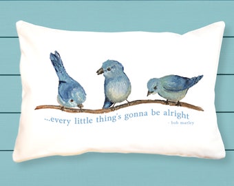 Trzy małe ptaszki - wszystko będzie dobrze - poduszka z płótna - wiosenny wystrój - Tina Labadini Designs - Home Dec