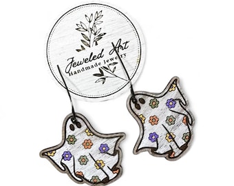 Hand-Painted Retro Daisies Ghost Wood Engraved Earrings – Spooky Season