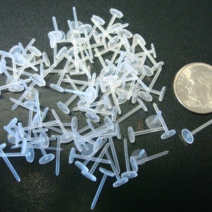 100 accesorios para aretes perforados hipoalergénicos de caucho rígido con pegamento en poste de almohadilla de 5 mm FPE023B