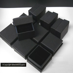 Expositores de joias Ring Box 10 caixas de anel de papelão preto fosco de 2" JD041