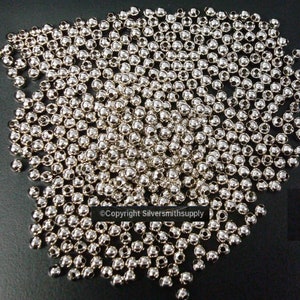 Cuentas redondas de 4 mm chapadas en oro blanco con agujero grande y separadores lisos 500 FPB087B