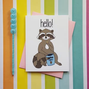 Tarjeta Snackin' Raccoon // ¡Hola! mapache comiendo papas fritas